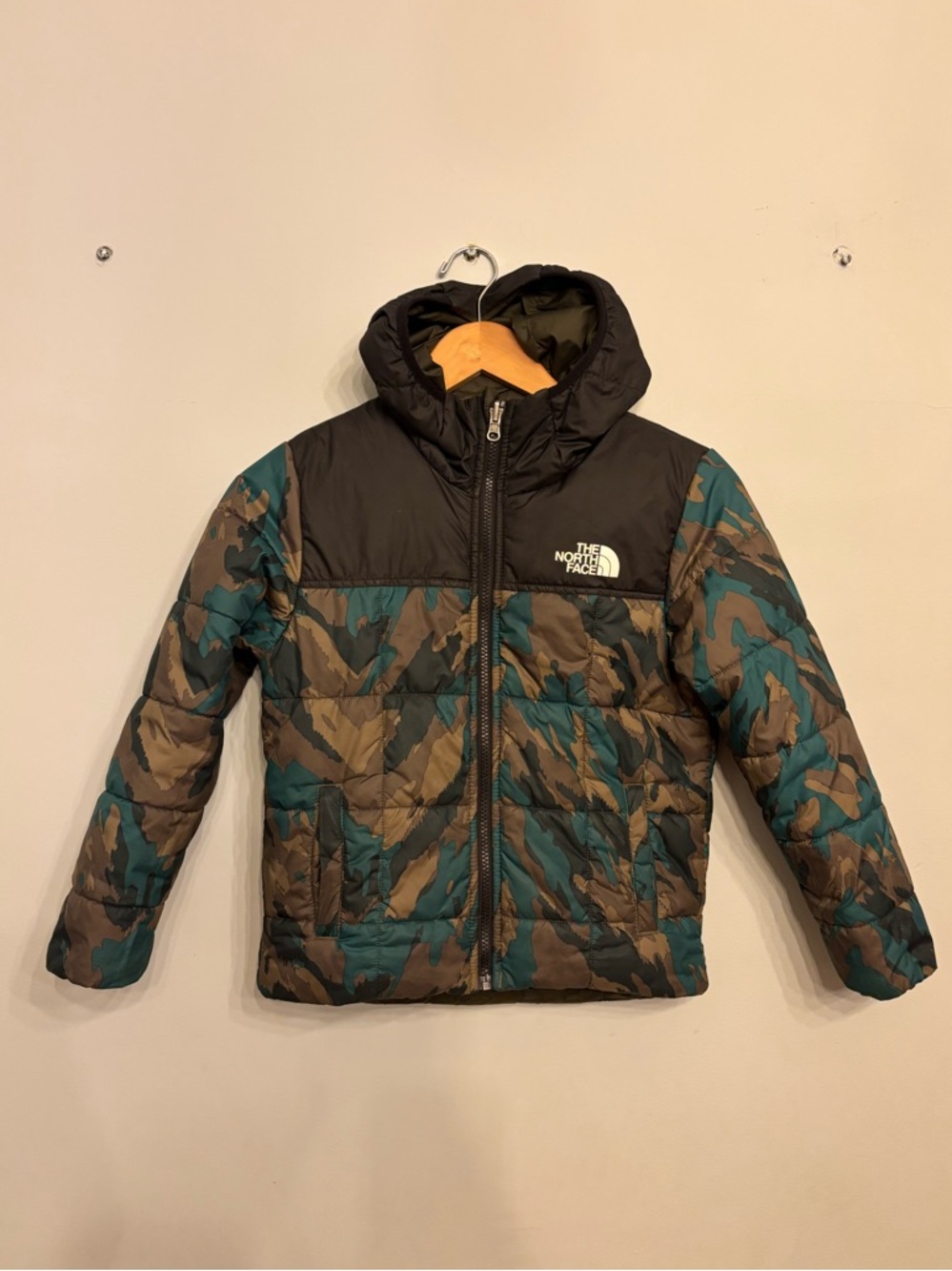 North Face Reversible Perrito Jacket - Boys' in Evergreen Camo - Picture 5 of 11